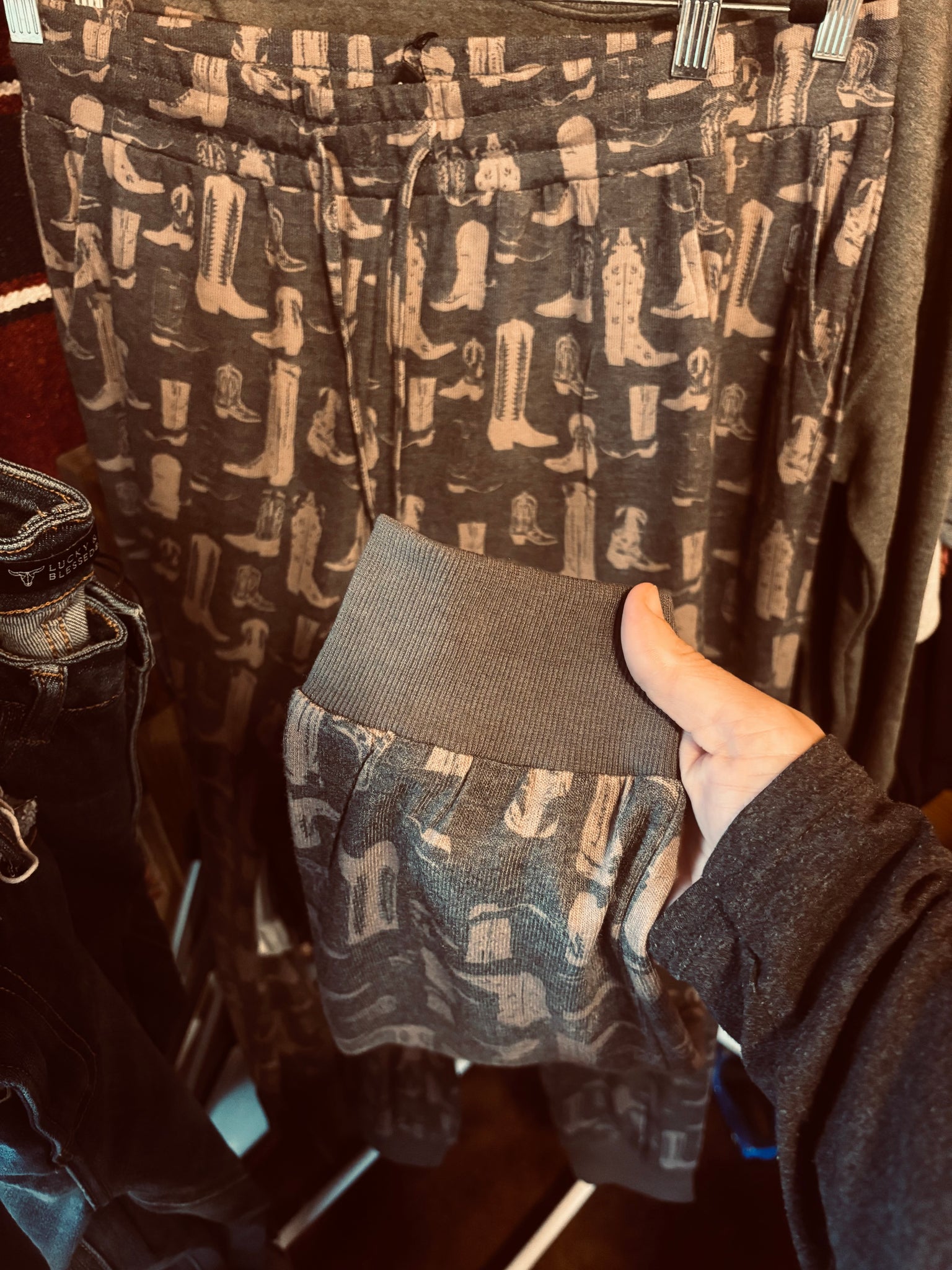 Loungy Lariat Joggers *BOOT