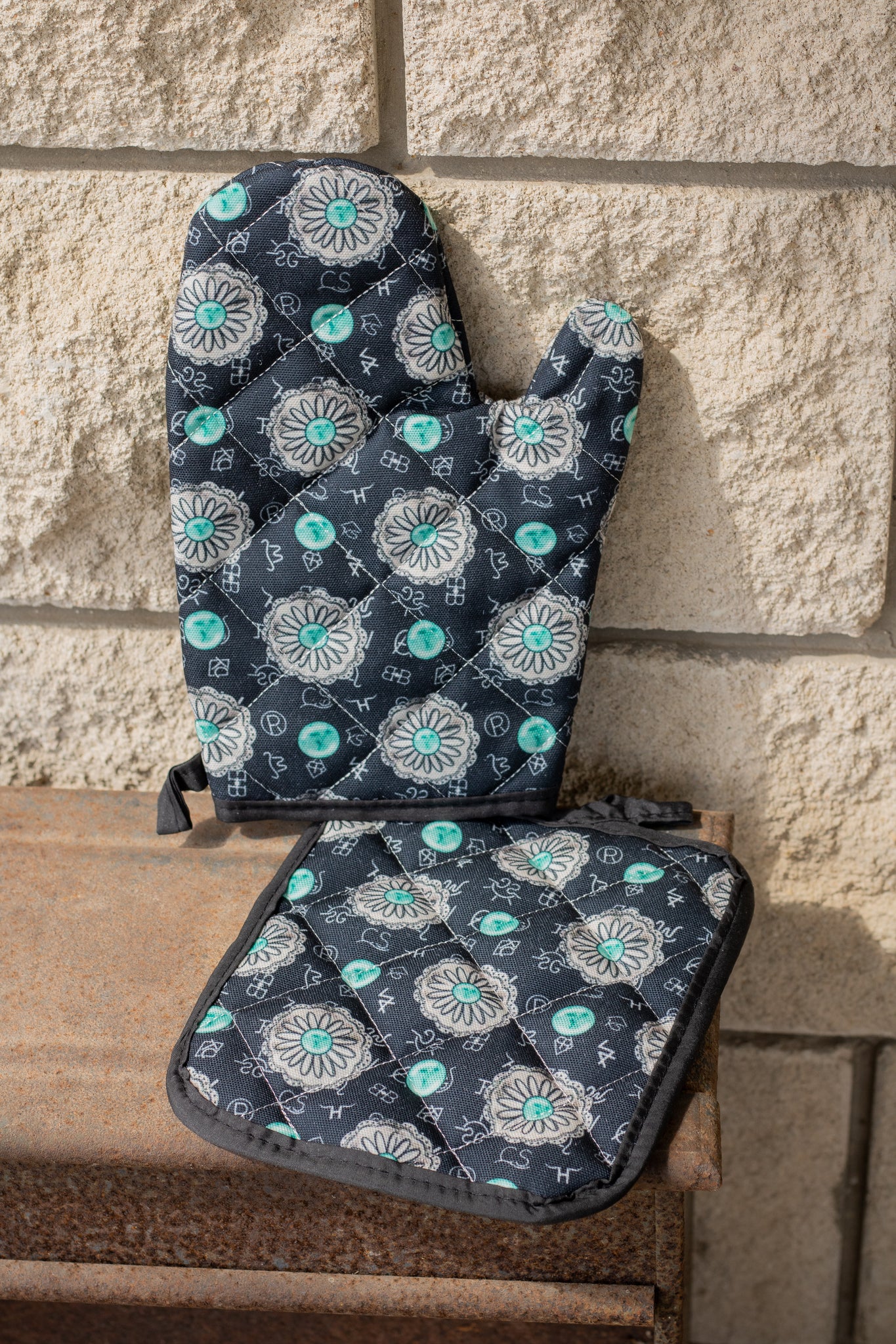 Branded Concho Oven Mit Set